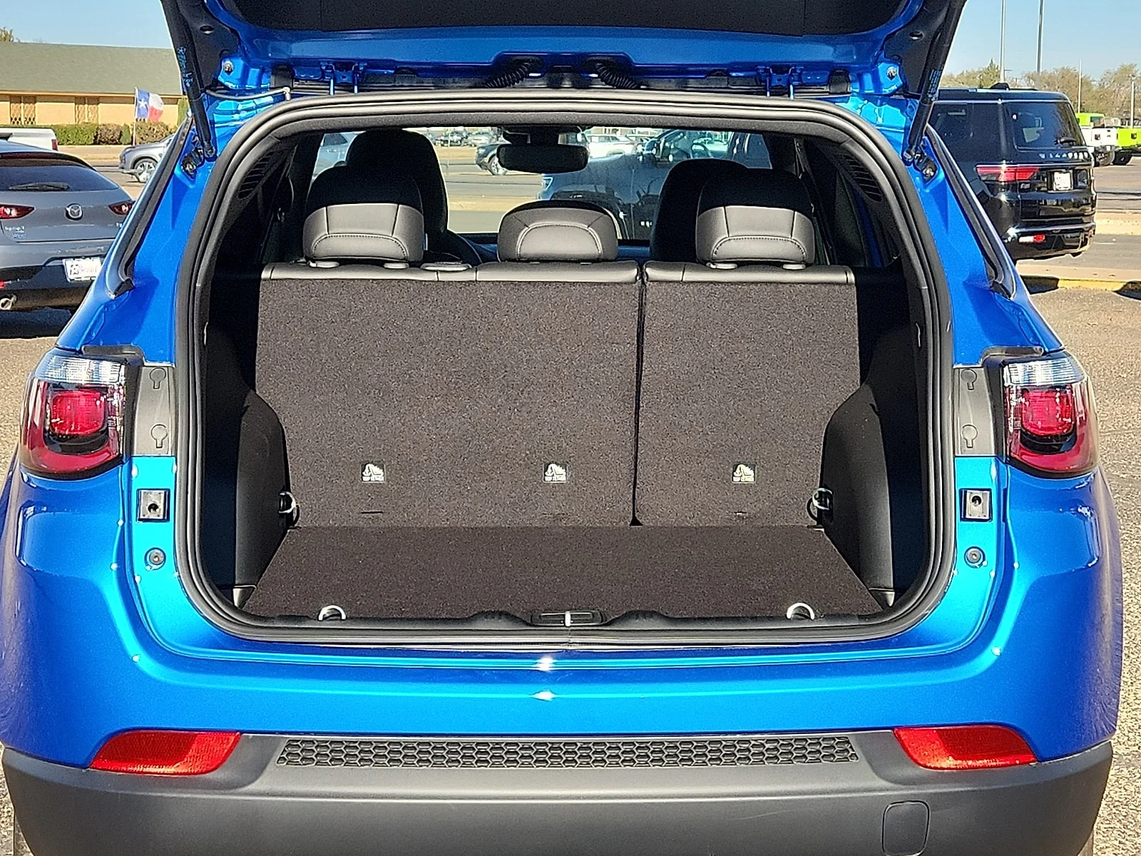 New 2026 Blue Jeep LATITUDE ALTITUDE 4X4 image 9