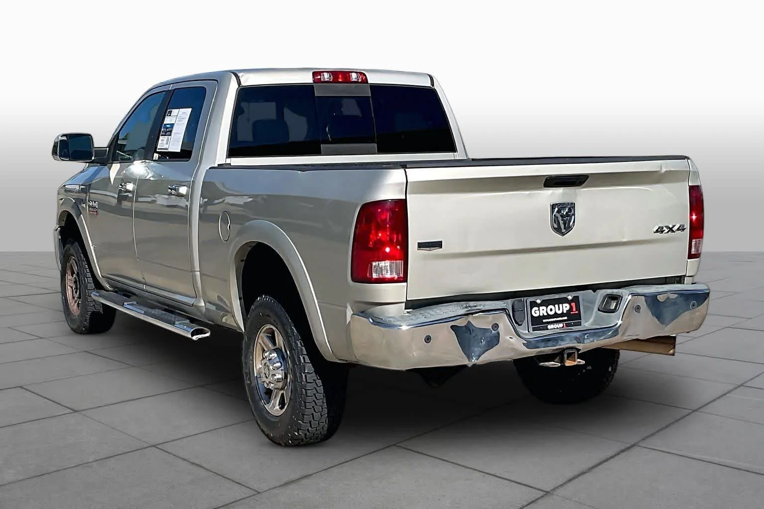 Used 2010 Light Graystone Pearl Dodge Laramie image 11