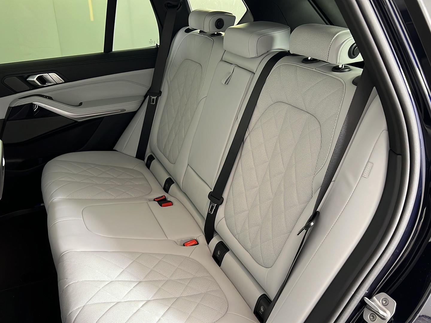 New 2026 Carbon Black Metallic BMW xDrive40i image 21
