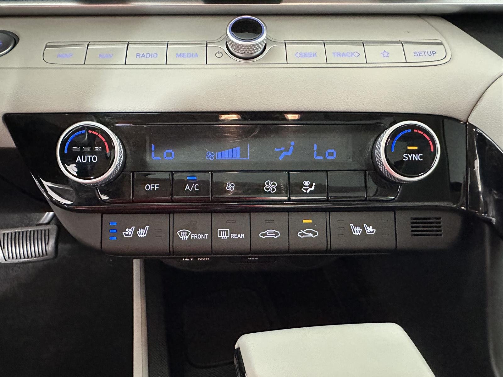 Used 2024 Serenity White Hyundai Limited image 34