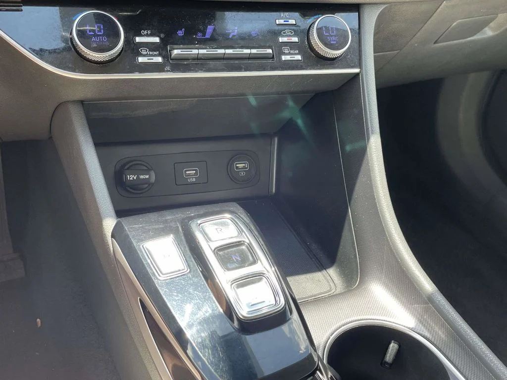 Used 2023 White Hyundai SEL image 19