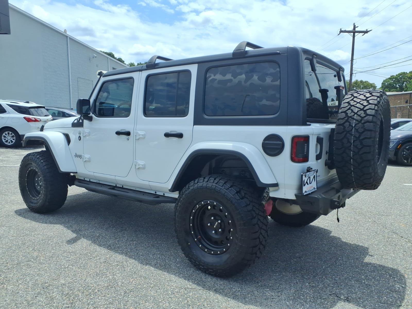 Used 2019 Bright White Clearcoat Jeep Sahara image 20