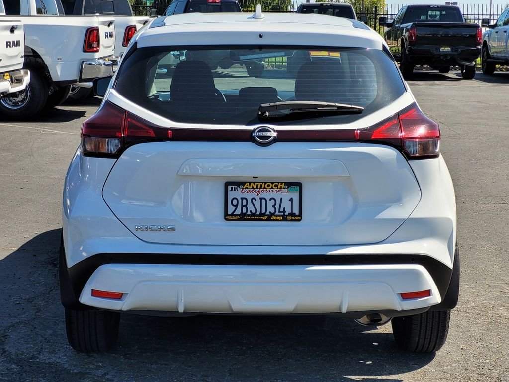 Used 2022 White Nissan S image 5