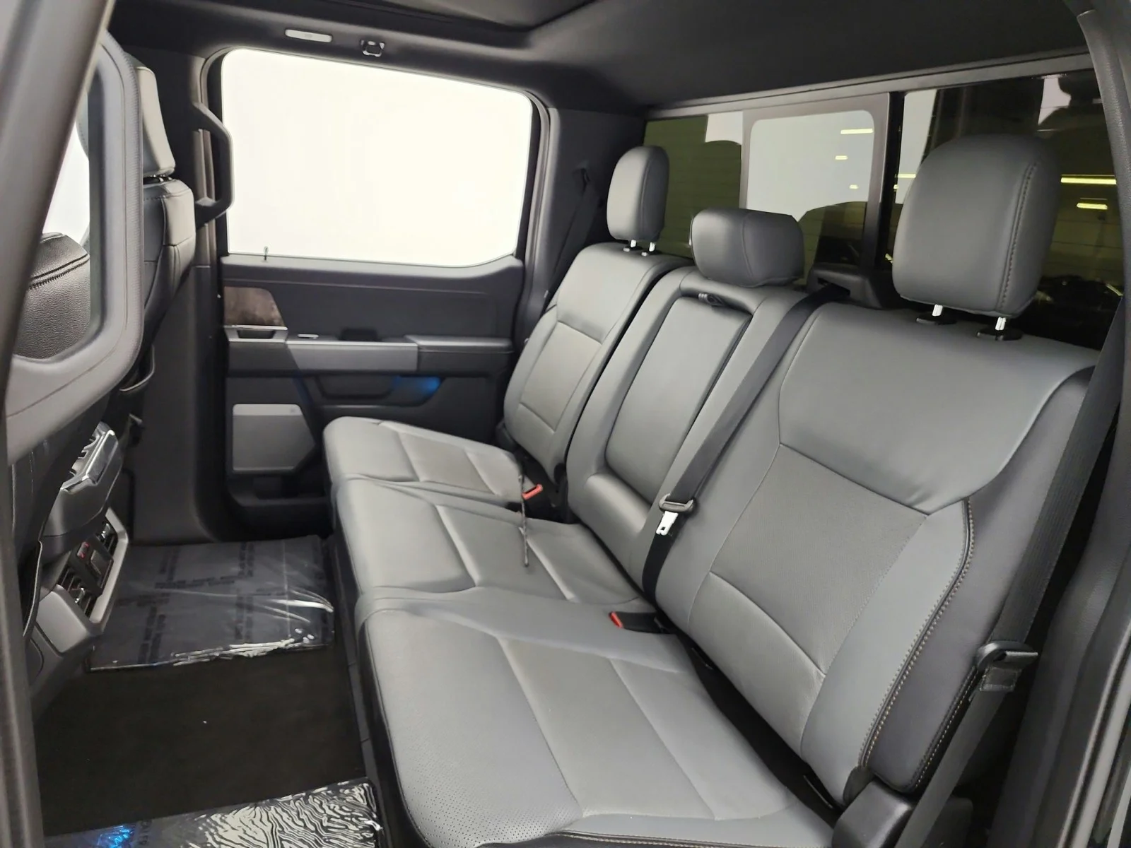 Used 2022 Agate Black Metallic Ford LARIAT image 16