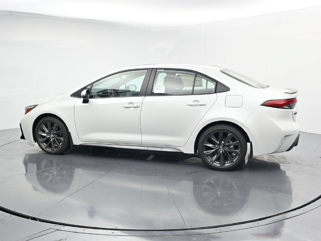 New 2026 Wind Chill Pearl <sup>1</sup> Toyota  XSE image 5