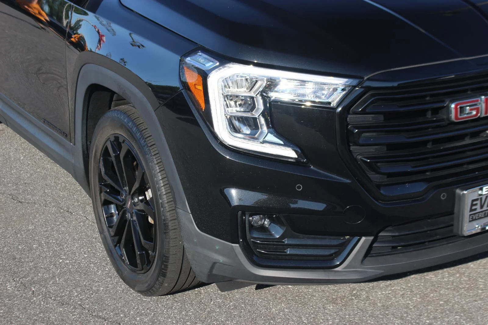 Used 2022 Ebony Twilight Metallic GMC SLT image 9