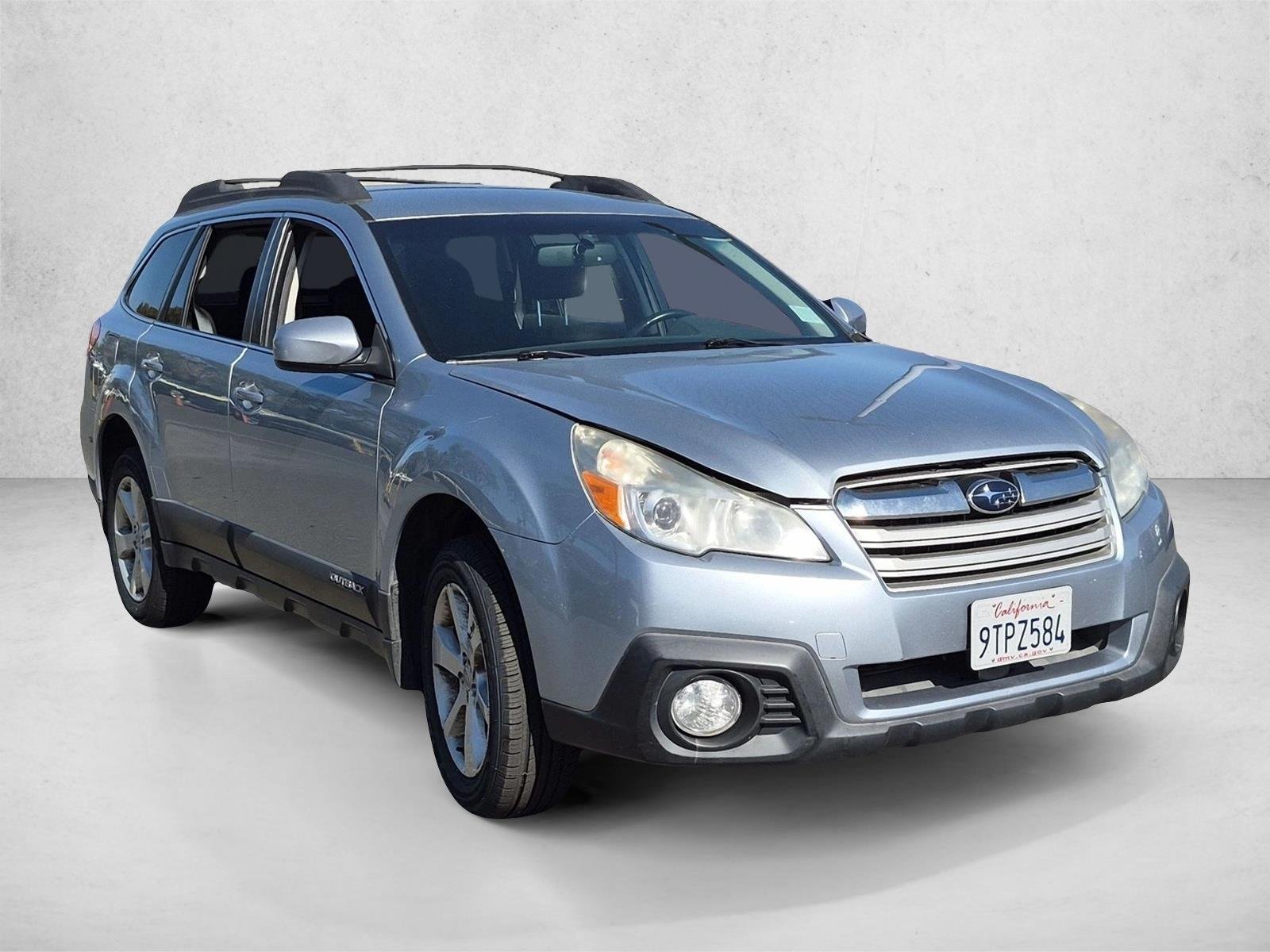 Used 2014 Ice Silver Metallic Subaru 2.5i Premium image 3