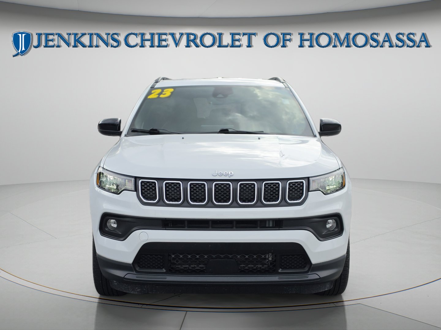Used 2023 Bright White Clearcoat Jeep Latitude Lux image 12