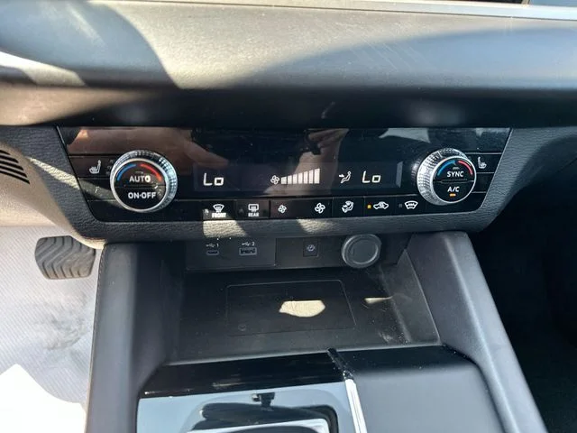 Used 2024 Silver Mitsubishi SE image 38