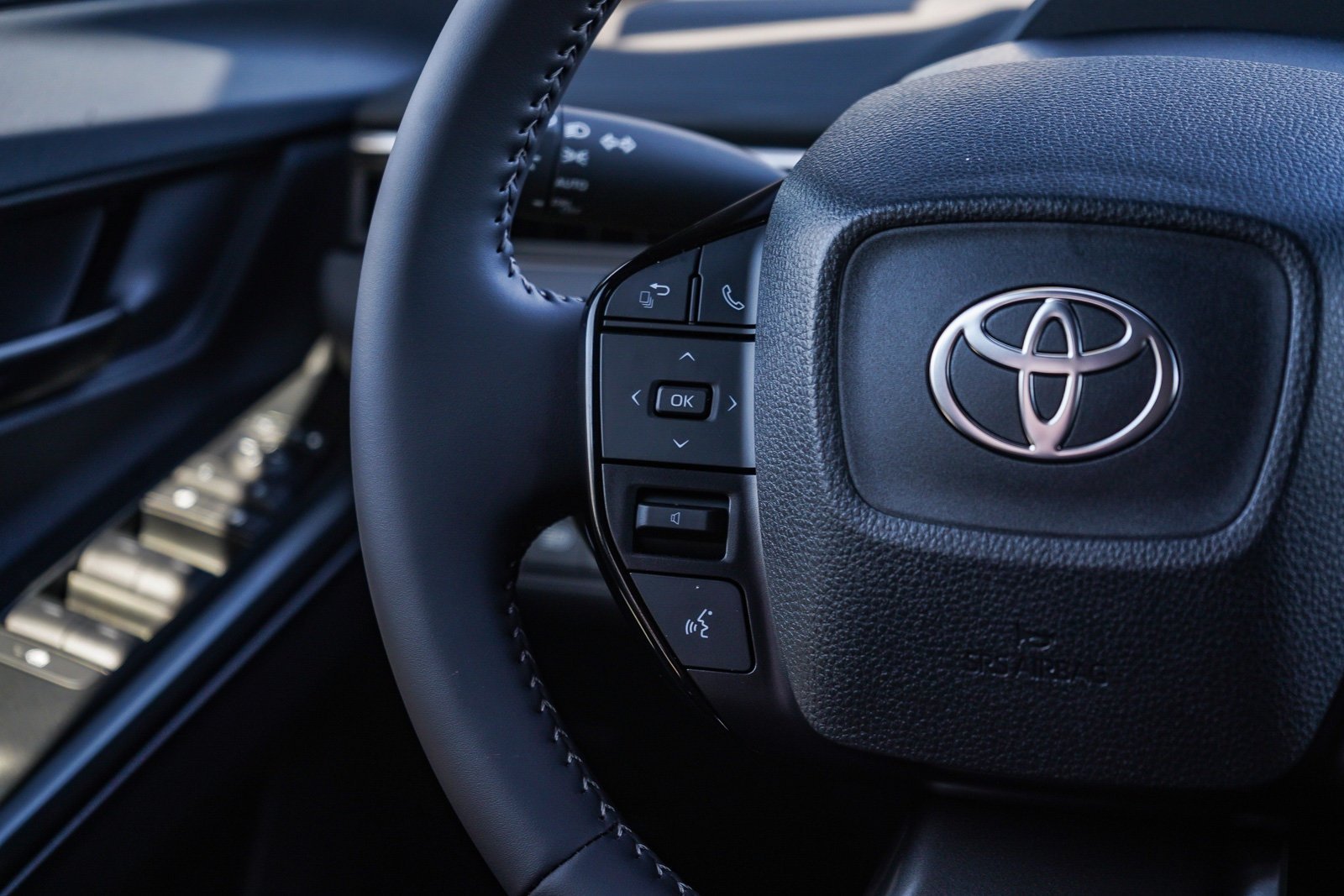 New 2026 Midnight Black Metallic Toyota  SE image 23