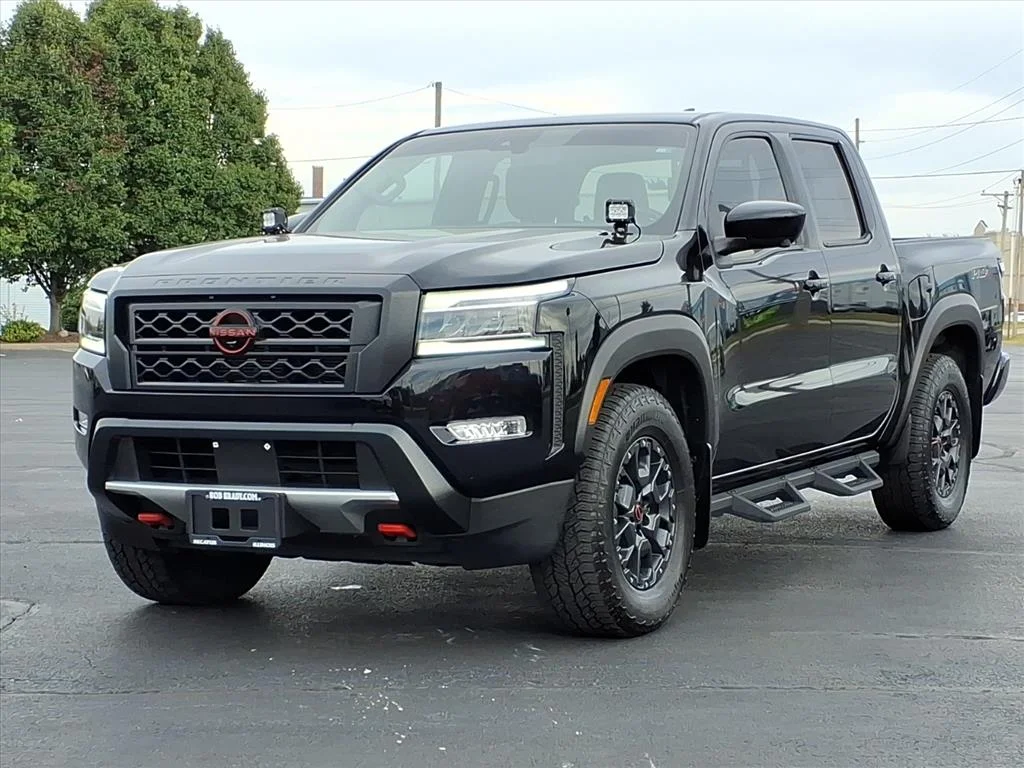 Used 2023 Black Nissan PRO-X image 17