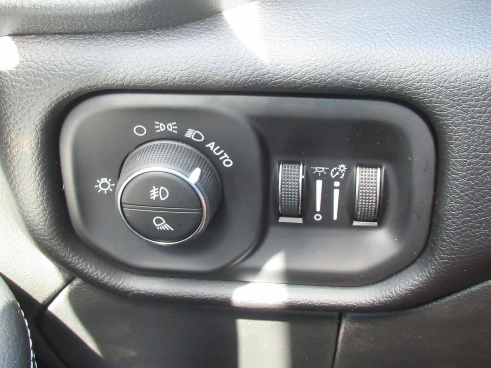 New 2027 Bright White Clear-Coat Exterior Paint RAM Laramie image 24