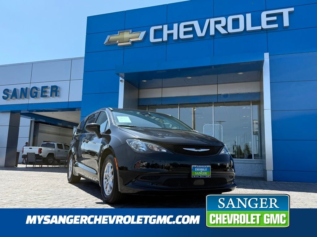 2023 Chrysler Voyager LX's photo
