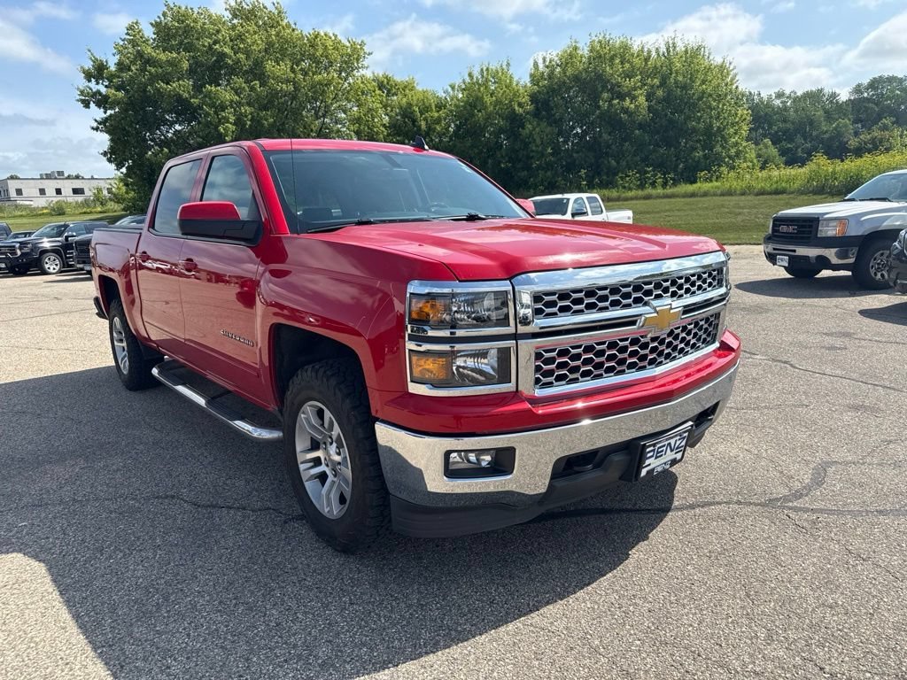 Used 2015 VICTORY RED Chevrolet LT image 3