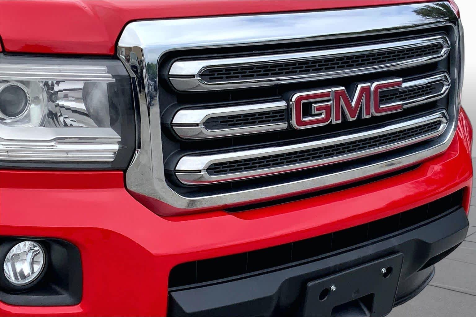 Used 2017 Cardinal Red GMC 4WD SLE image 25