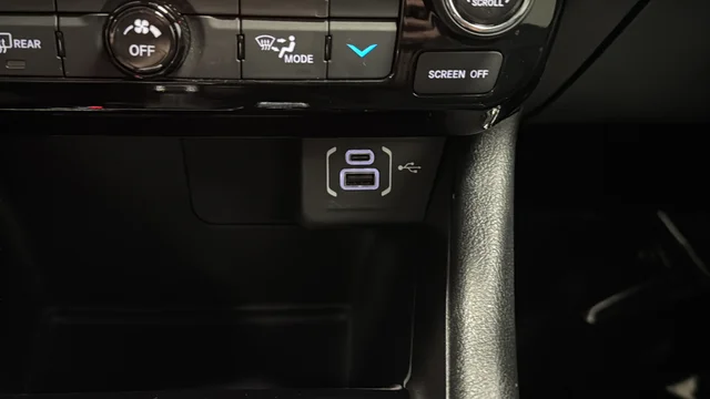 Used 2023 Crystal Metallic Jeep Latitude image 33