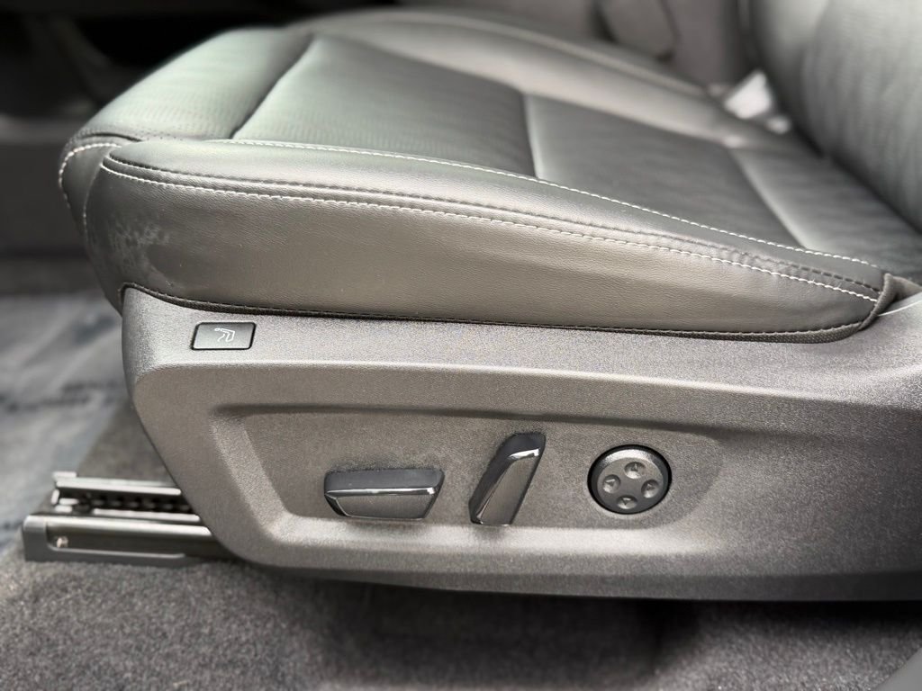 Certified Used 2025 Gold Nissan Platinum image 20
