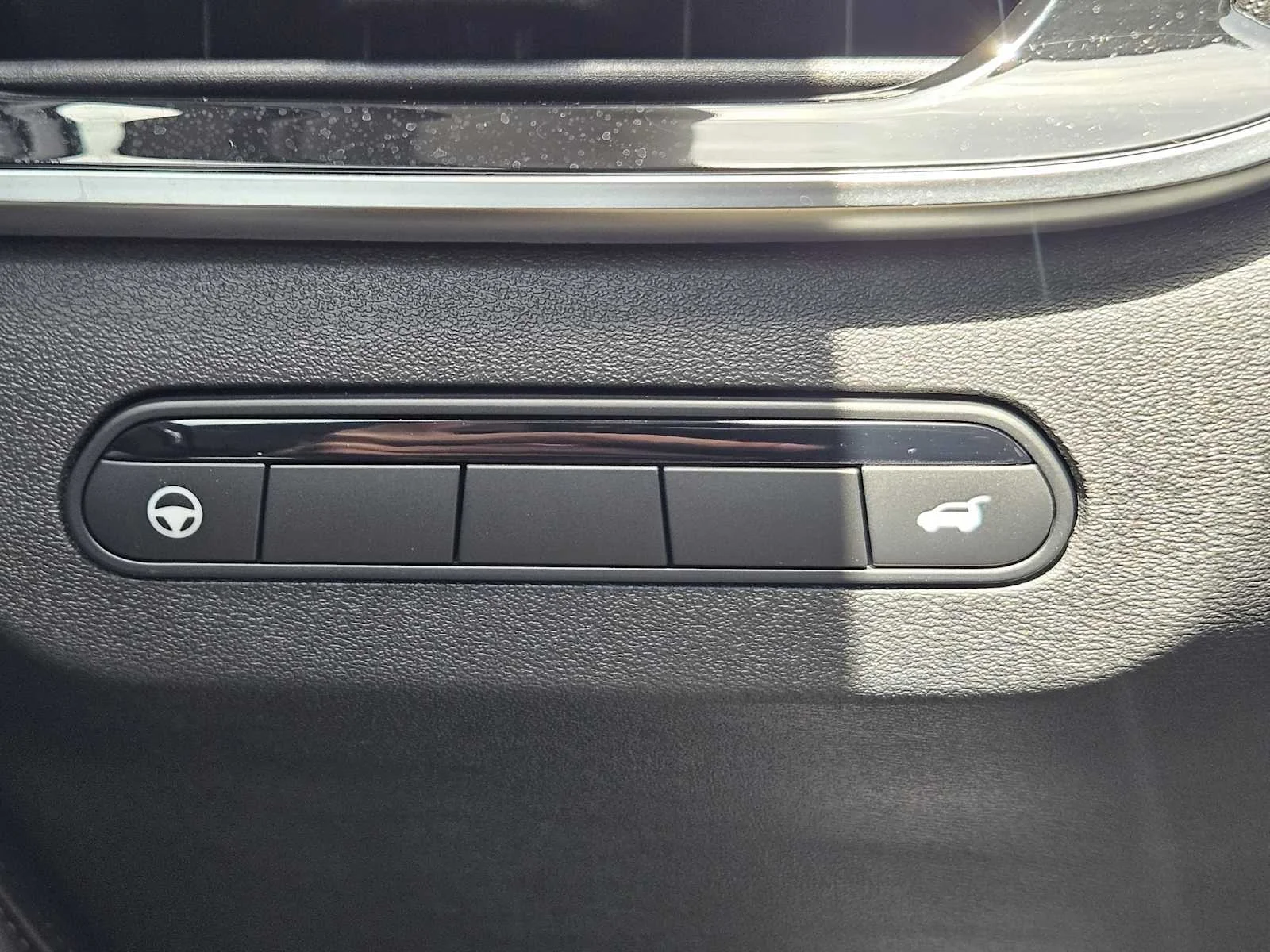 New 2027 RADIANT WHITE INFINITI Luxe AWD image 16