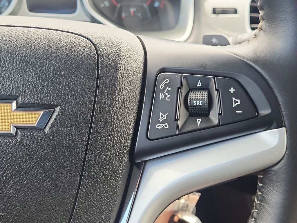 Used 2015 White Chevrolet 2LT image 27