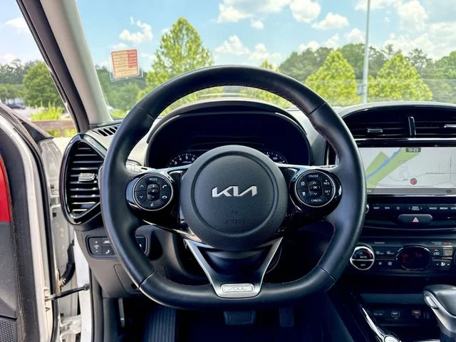 Used 2022 White Kia Turbo image 14