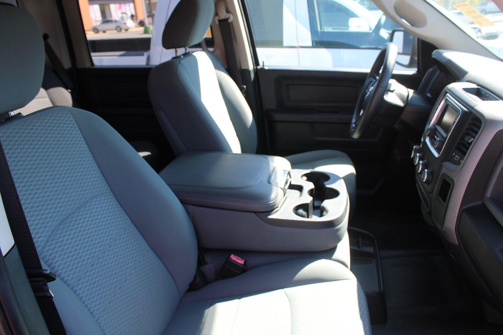 Used 2018 Brilliant Black Crystal Pearlcoat Ram Tradesman image 4