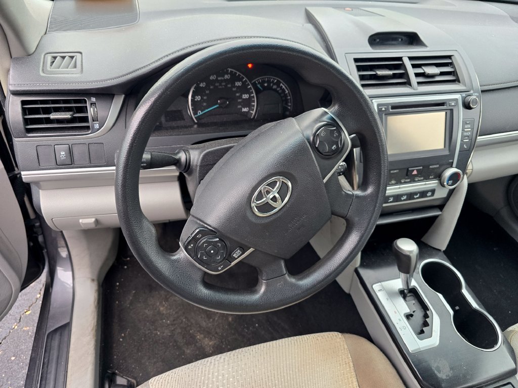 Used 2014 Gray Toyota LE image 15