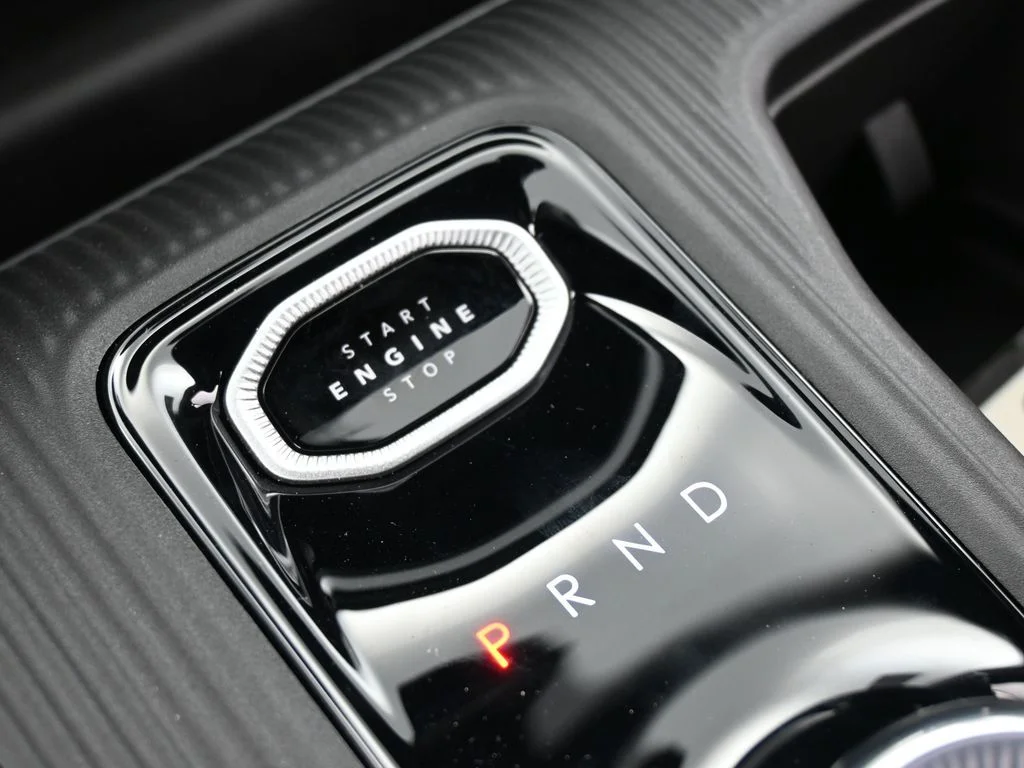 New 2026 Diamond Black Crystal Pearl-Coat Exterior Paint Jeep Laredo image 26