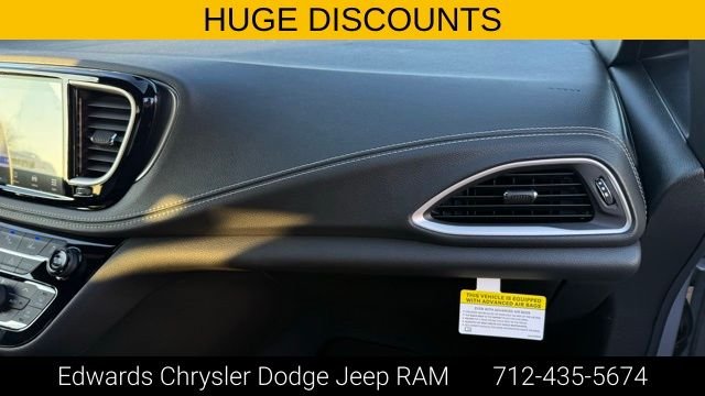 2026 Chrysler Pacifica Select - Photo 36