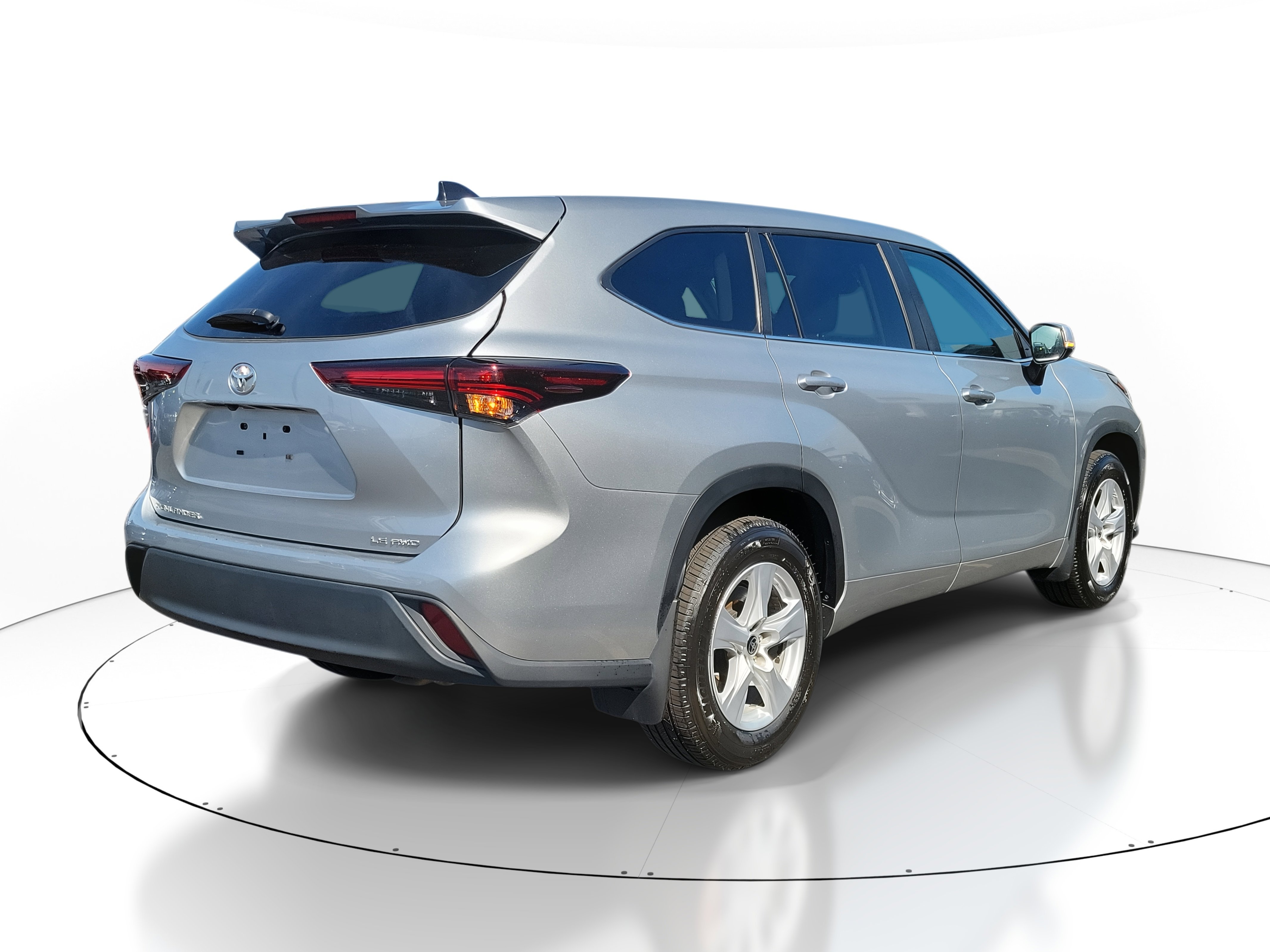 2024 Toyota Highlander LE - Photo 4