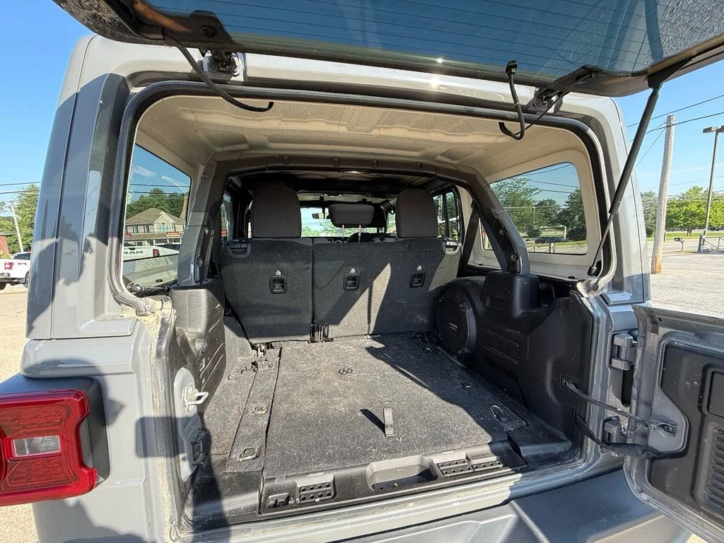 Used 2019 Gray Jeep Unlimited Sahara image 25