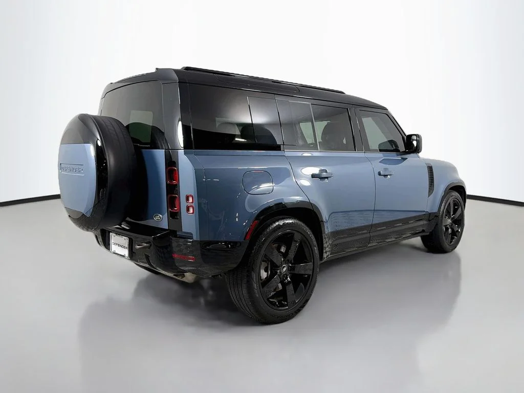Used 2023 Blue Land Rover X-Dynamic SE image 5