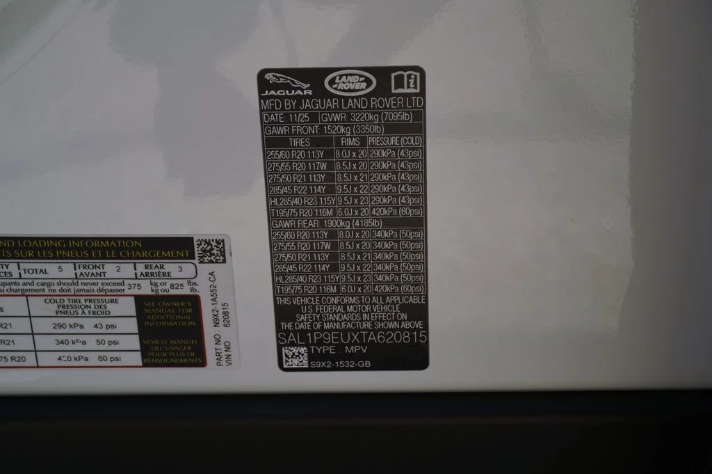 New 2026 Fuji White Land Rover SE image 32
