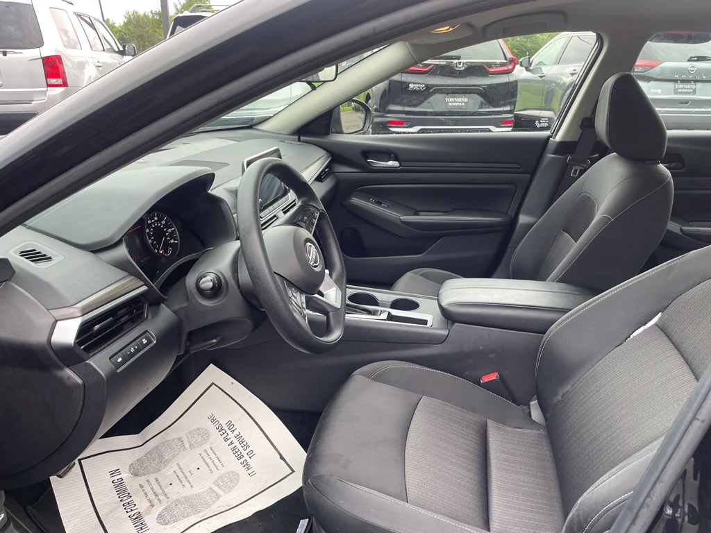 2025 Nissan Altima SV - Photo 9