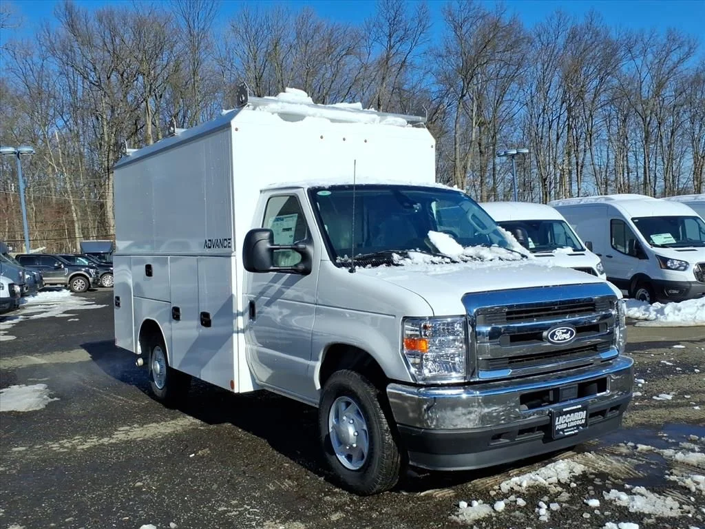 2026 Ford E-Series SRW E-350 Super Duty 138 in WB's photo