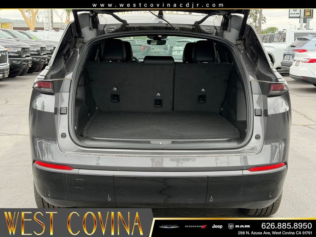 New 2025 Baltic Gray Metallic Clear-Coat Exterior Paint Jeep Limited image 12