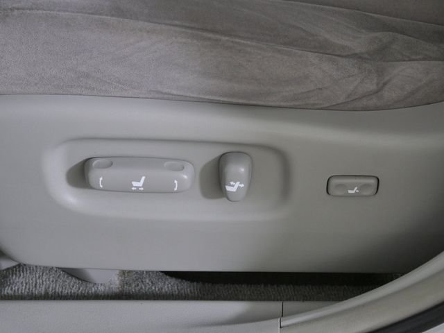 Used 2009 Silver Toyota Sport image 22