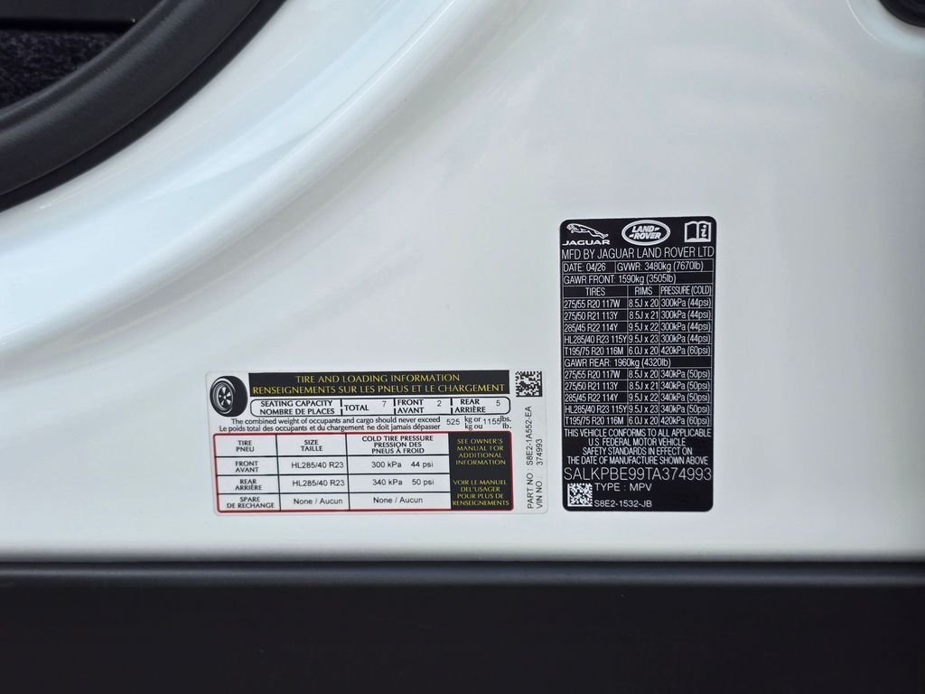 New 2026 Fuji White LAND ROVER SE LWB 7-Seats / V8 image 35