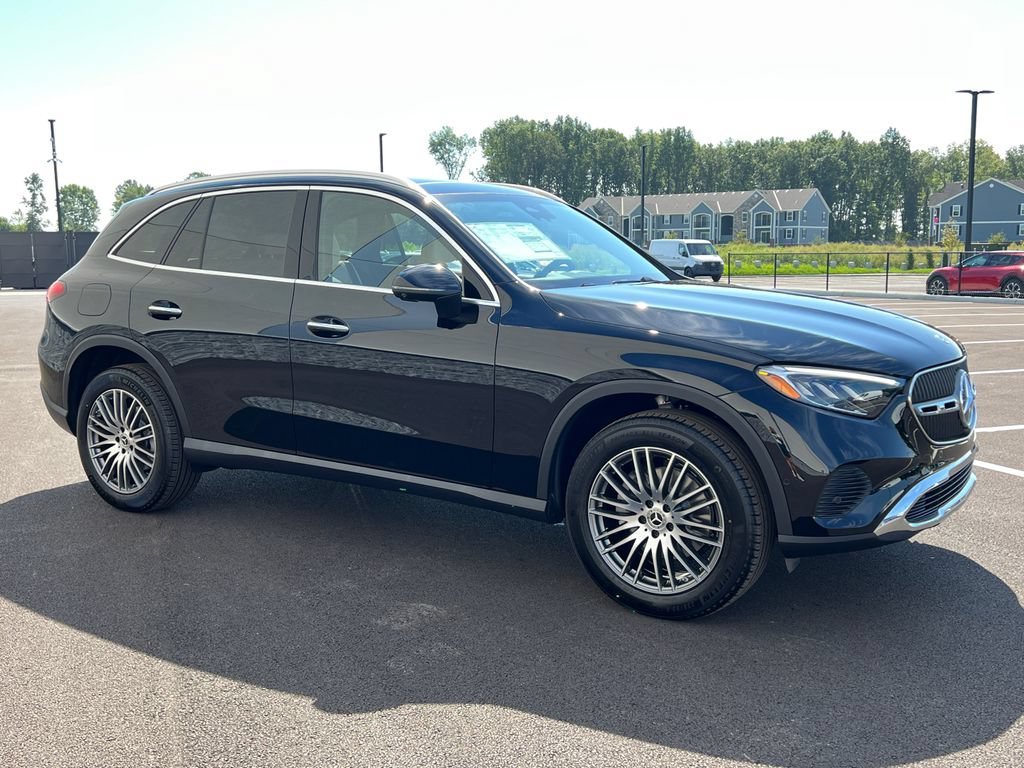 New 2027 Black Mercedes-Benz GLC 300 image 35