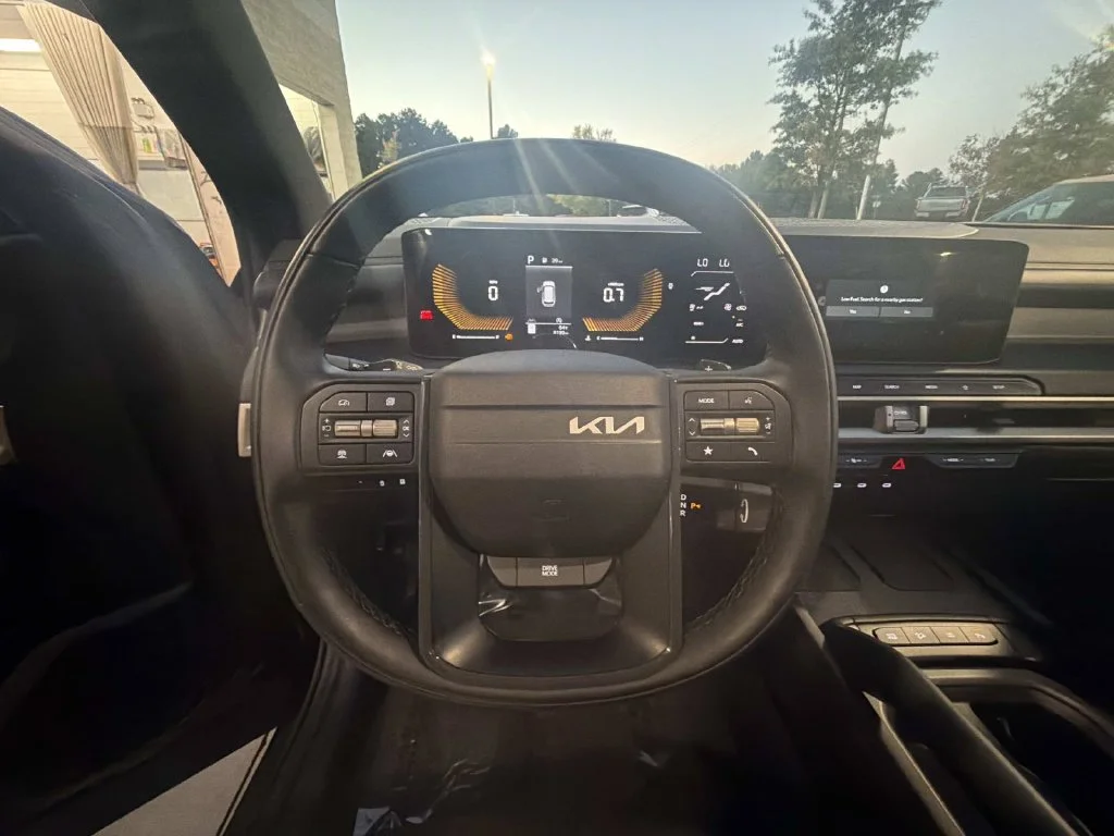 Used 2027 Black Kia S image 16