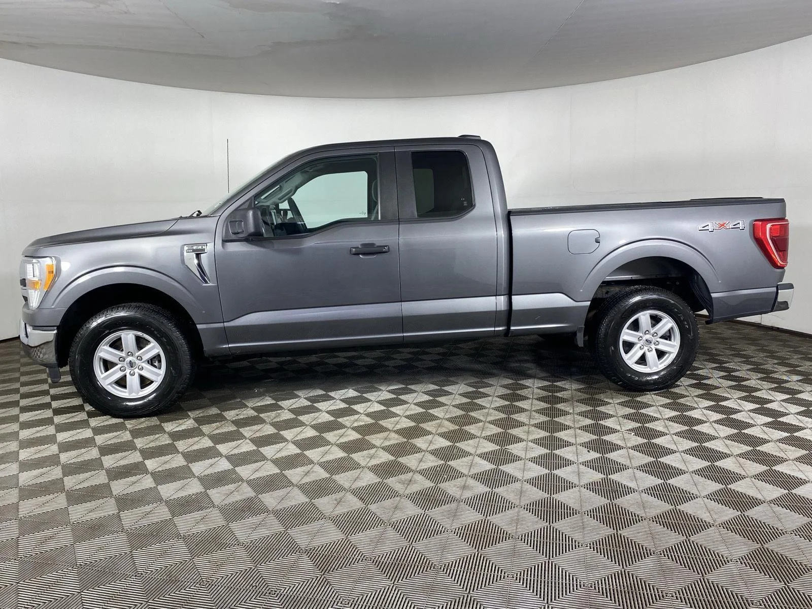 Used 2022 Carbonized Gray Ford XLT image 4