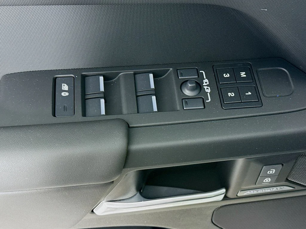 New 2026 Fuji White Land Rover S image 19