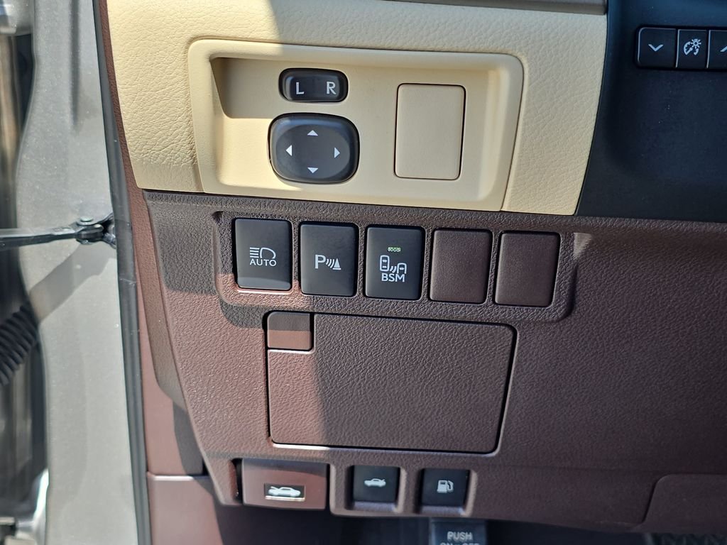 Used 2017 Silver Lexus 350 image 28