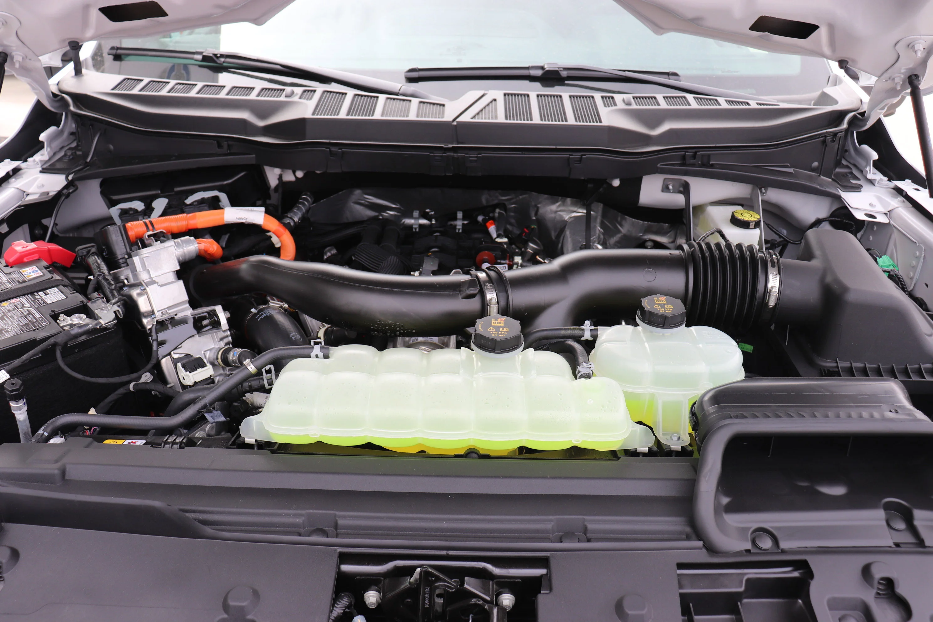 New 2026 OXFORD WHITE Ford XLT image 8
