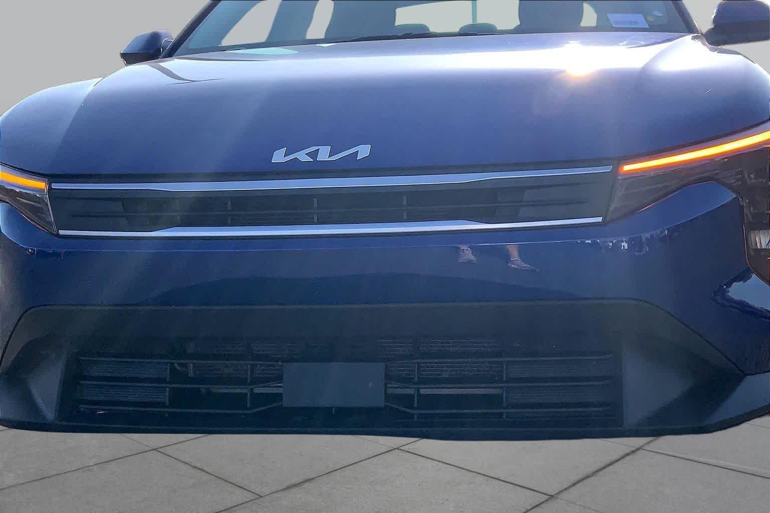 Used 2025 Deep Sea Blue Kia LXS image 30