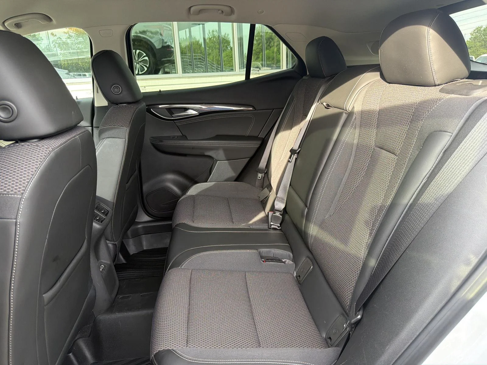 Used 2021 SUMMIT WHITE Buick Preferred image 33