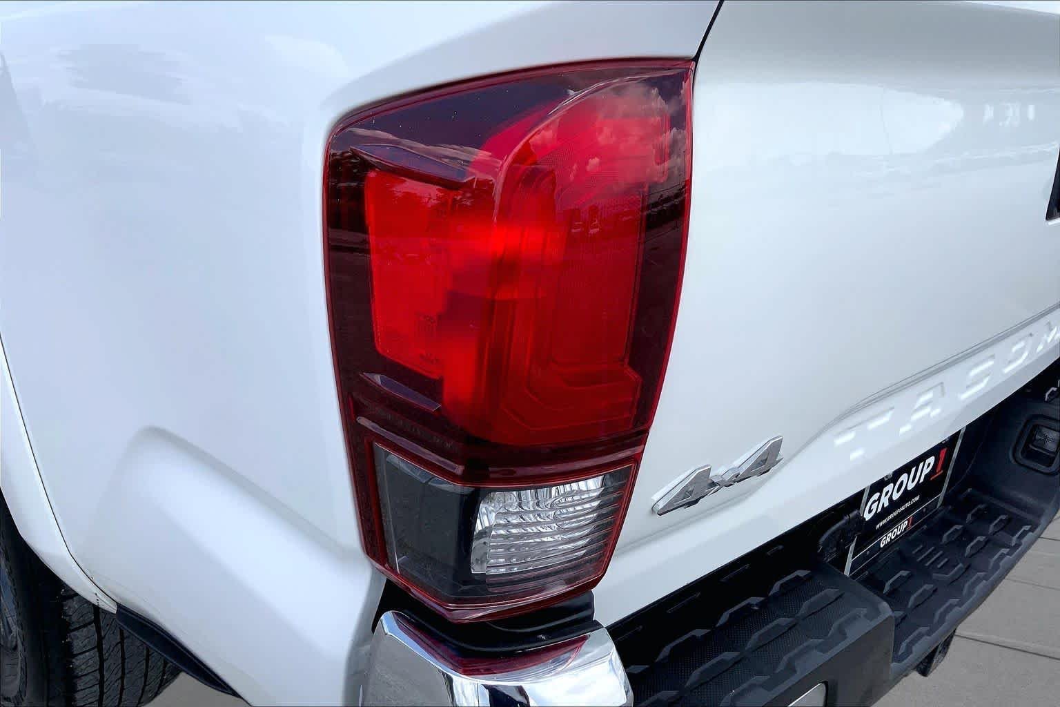 Used 2022 White Toyota SR5 image 28