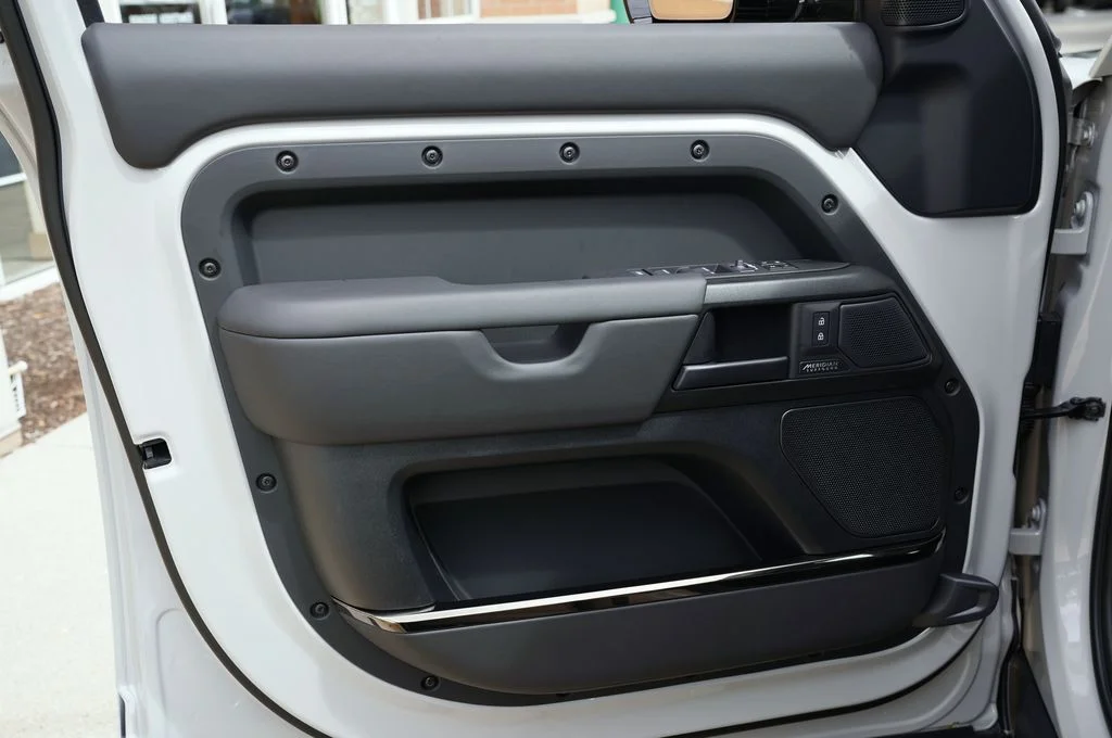 New 2026 Borasco Grey Land Rover OCTA image 12