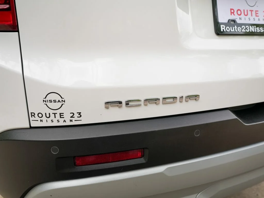 Used 2022 White GMC SLE image 32