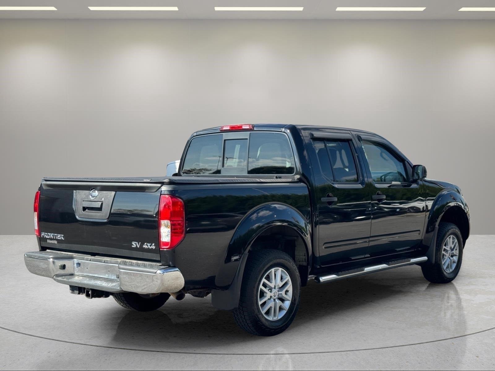 Used 2018 Magnetic Black Nissan SV V6 image 5