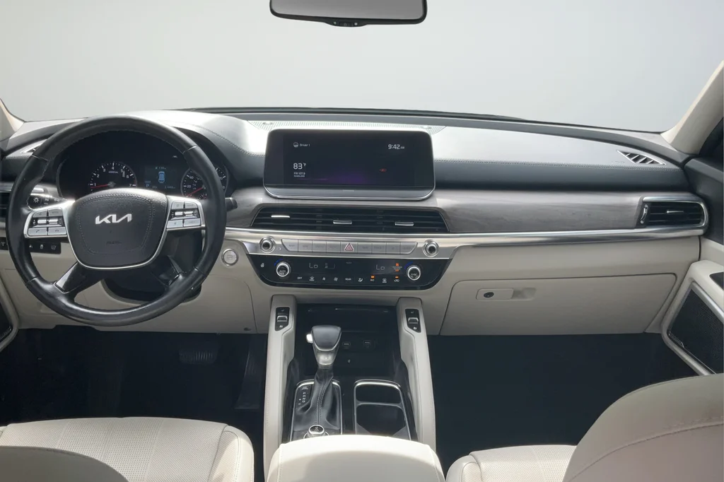 Used 2022 Black Kia EX image 12